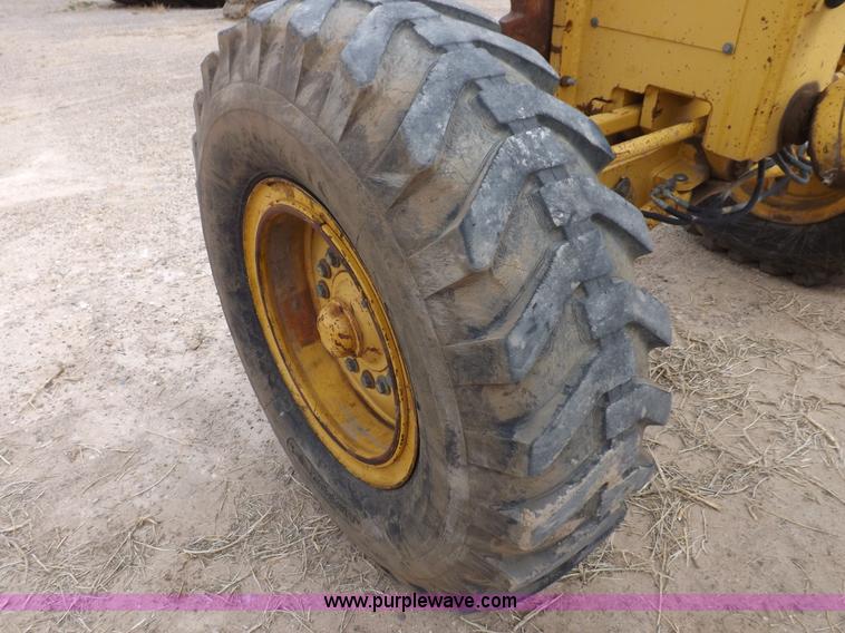 image for item F6420 1998 John Deere 770CH articulated motor grader