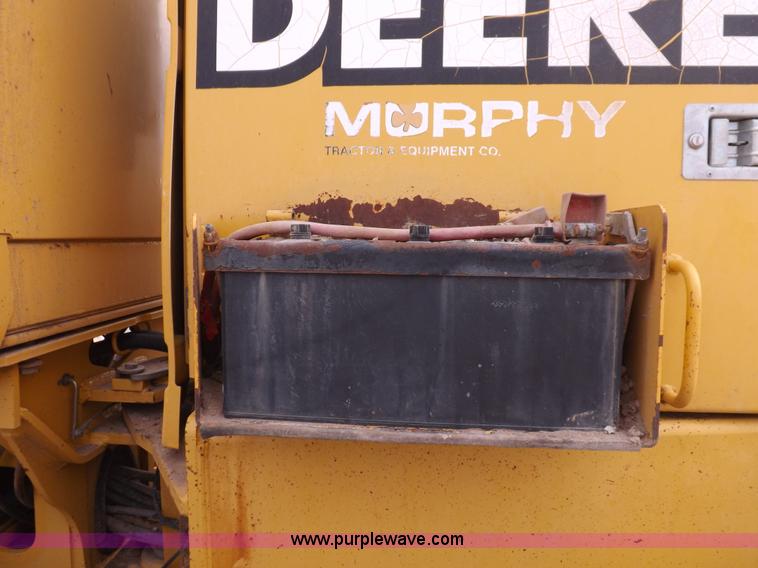 image for item F6420 1998 John Deere 770CH articulated motor grader