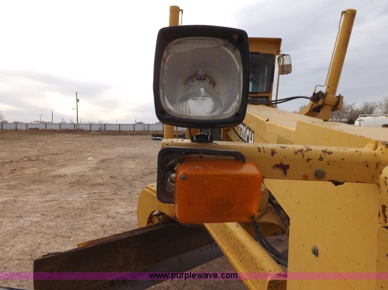 image for item F6420 1998 John Deere 770CH articulated motor grader