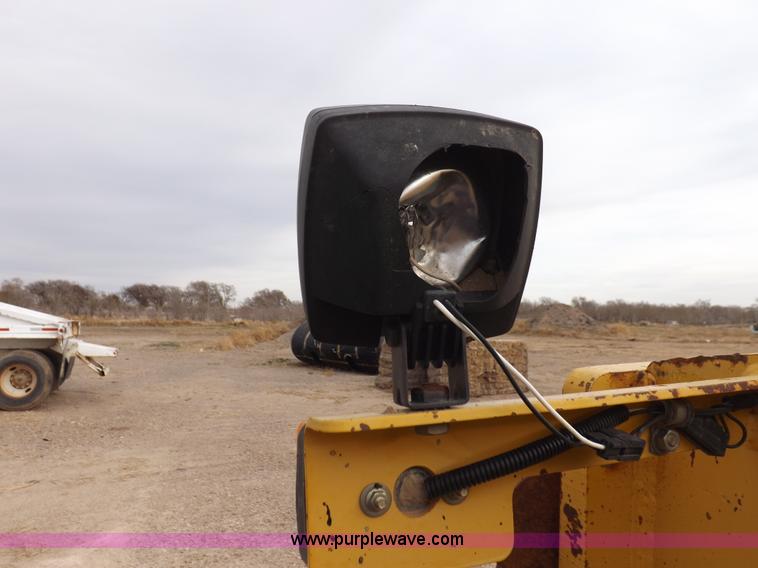 image for item F6420 1998 John Deere 770CH articulated motor grader