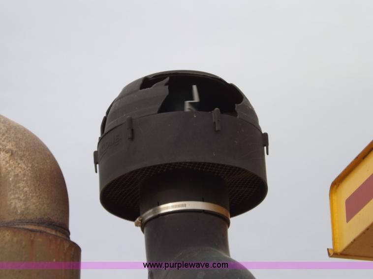 image for item F6420 1998 John Deere 770CH articulated motor grader