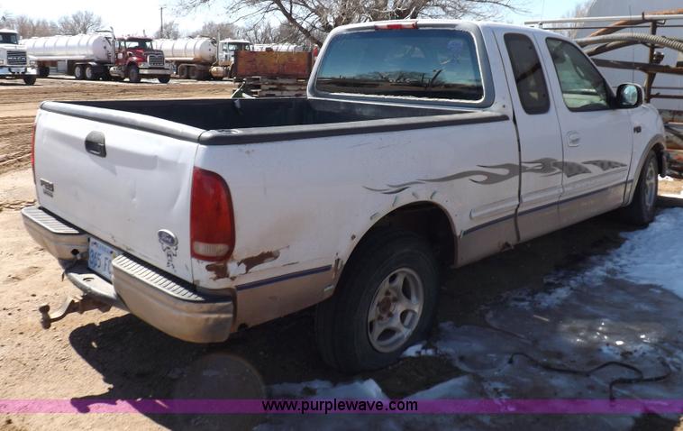 image for item F6437 1997 Ford F150 SuperCab pickup truck