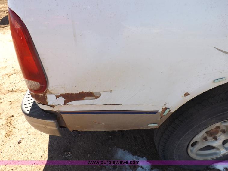 image for item F6437 1997 Ford F150 SuperCab pickup truck