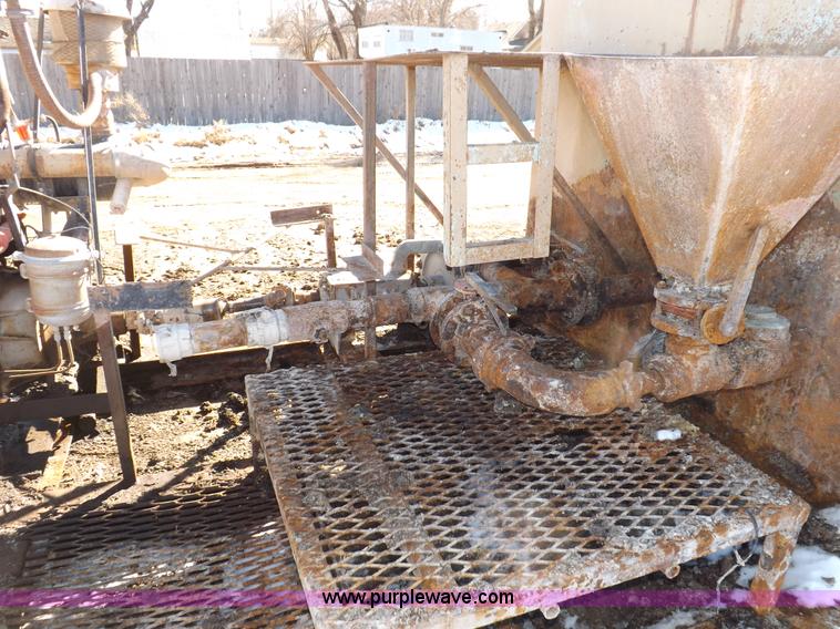 image for item F6439 Drilling mod/cement mixing pump with tank