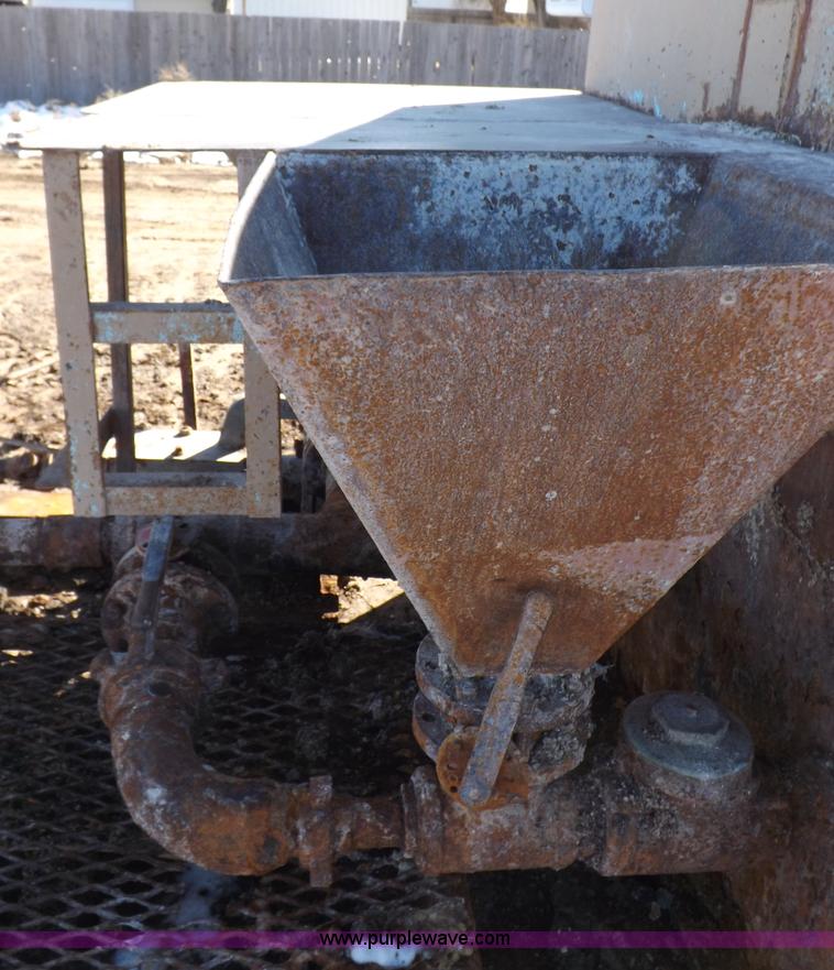 image for item F6439 Drilling mod/cement mixing pump with tank