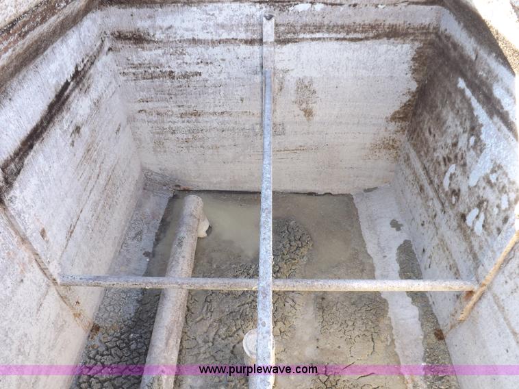 image for item F6439 Drilling mod/cement mixing pump with tank