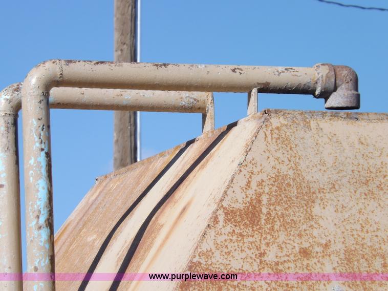 image for item F6439 Drilling mod/cement mixing pump with tank