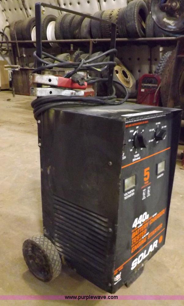 image for item J9171 Solar 440A battery booster