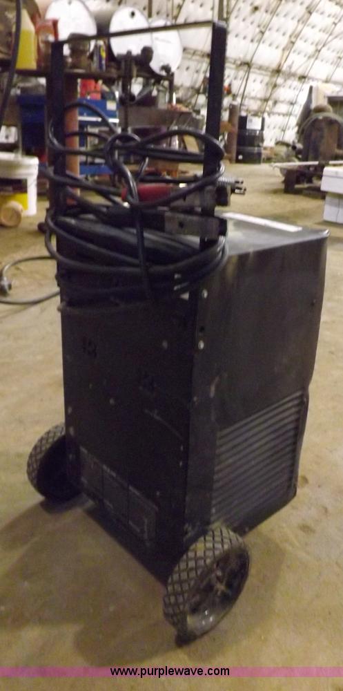 image for item J9171 Solar 440A battery booster