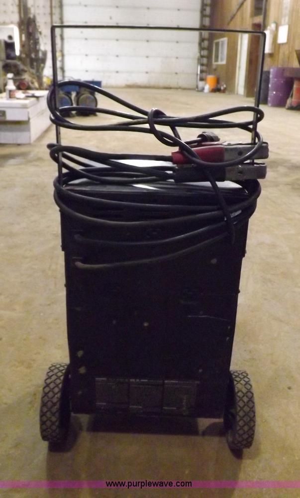 image for item J9171 Solar 440A battery booster