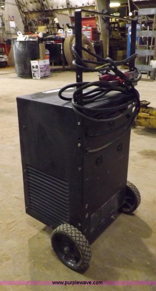 image for item J9171 Solar 440A battery booster