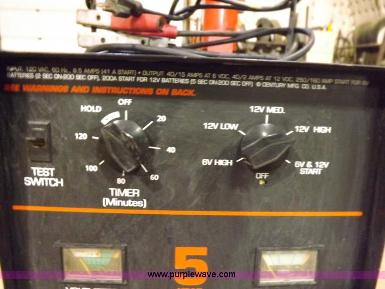 image for item J9171 Solar 440A battery booster