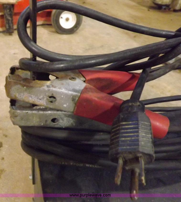 image for item J9171 Solar 440A battery booster