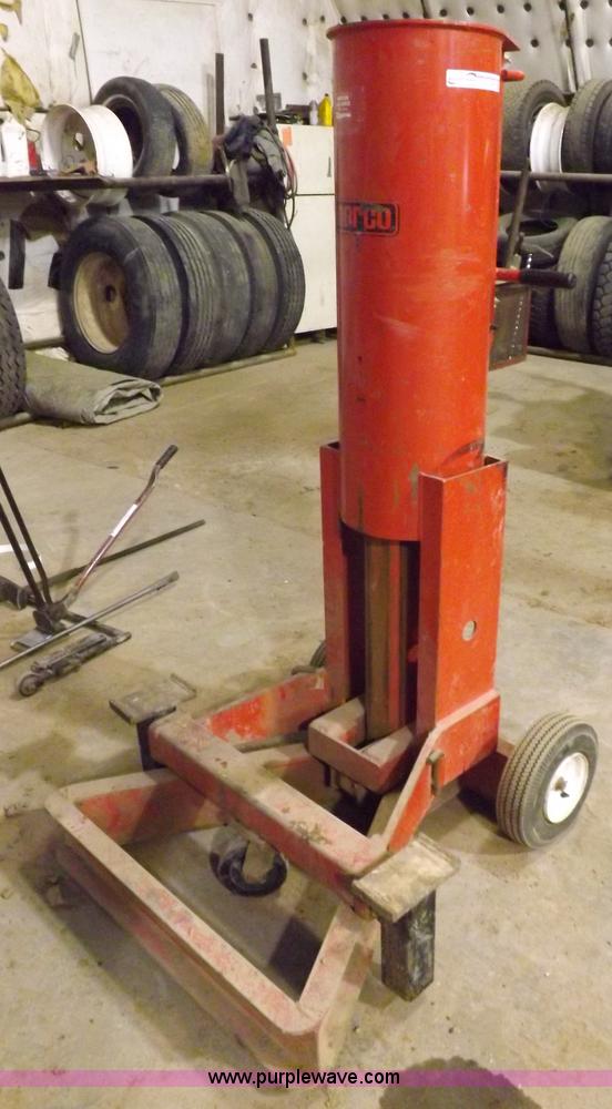 image for item J9172 Norco 10 ton air lift jack