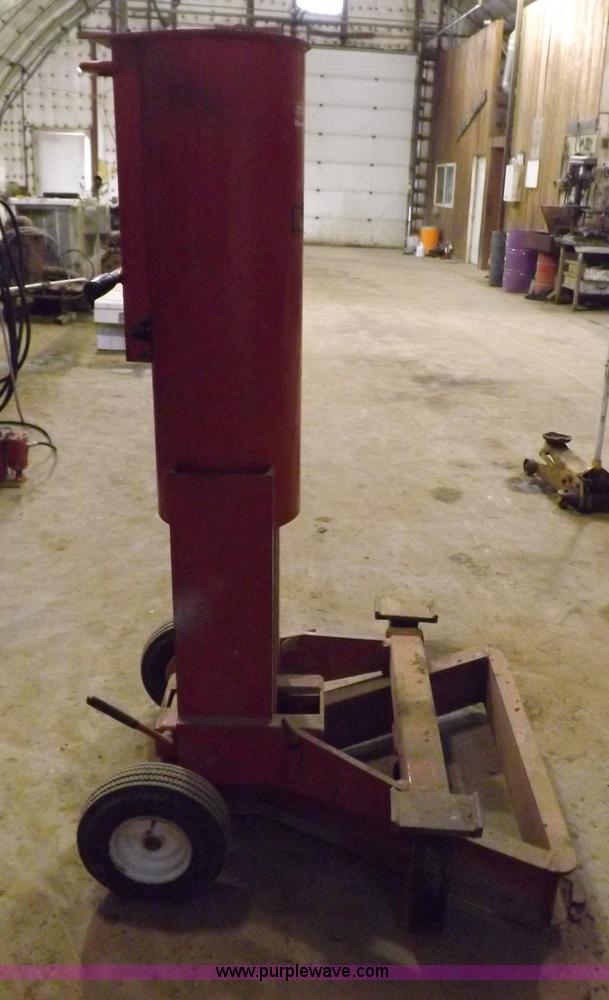 image for item J9172 Norco 10 ton air lift jack