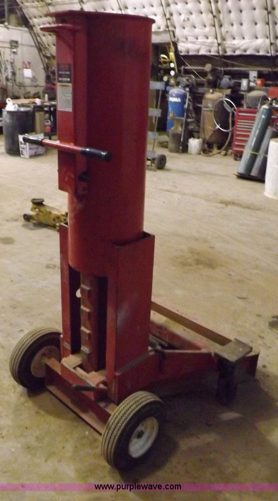 image for item J9172 Norco 10 ton air lift jack