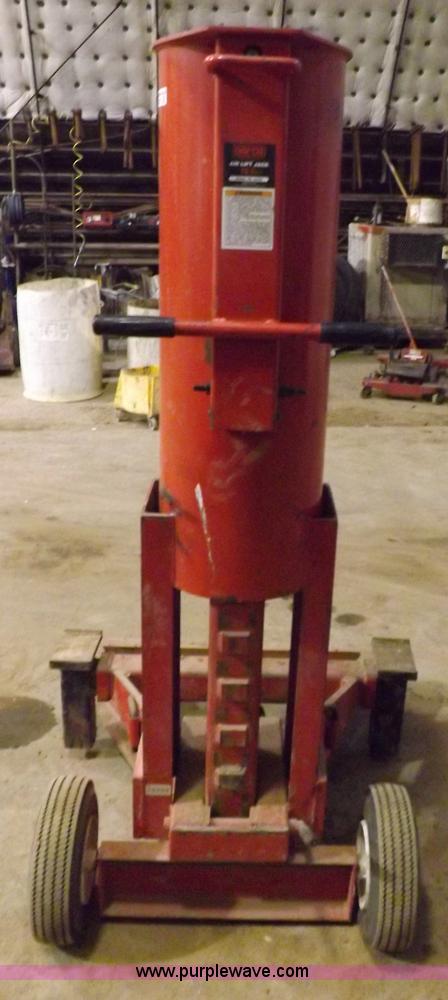 image for item J9172 Norco 10 ton air lift jack