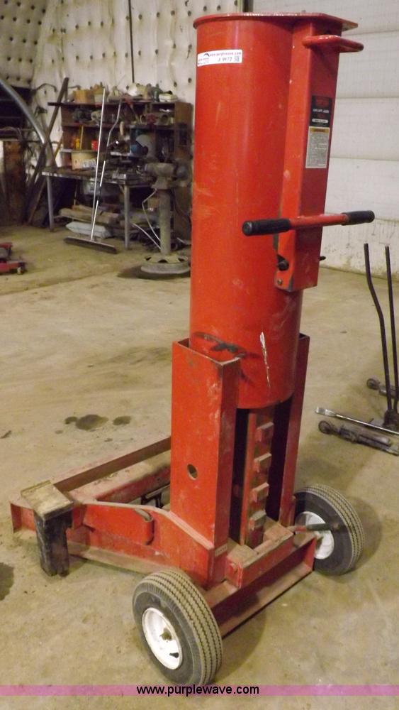 image for item J9172 Norco 10 ton air lift jack