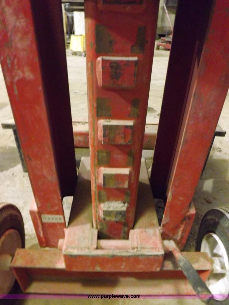 image for item J9172 Norco 10 ton air lift jack