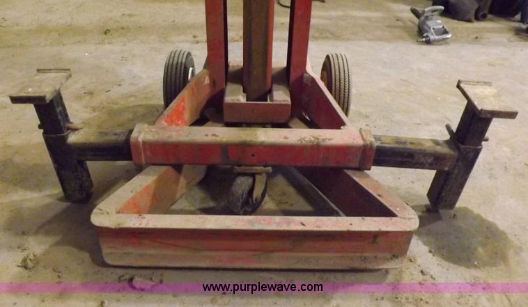 image for item J9172 Norco 10 ton air lift jack