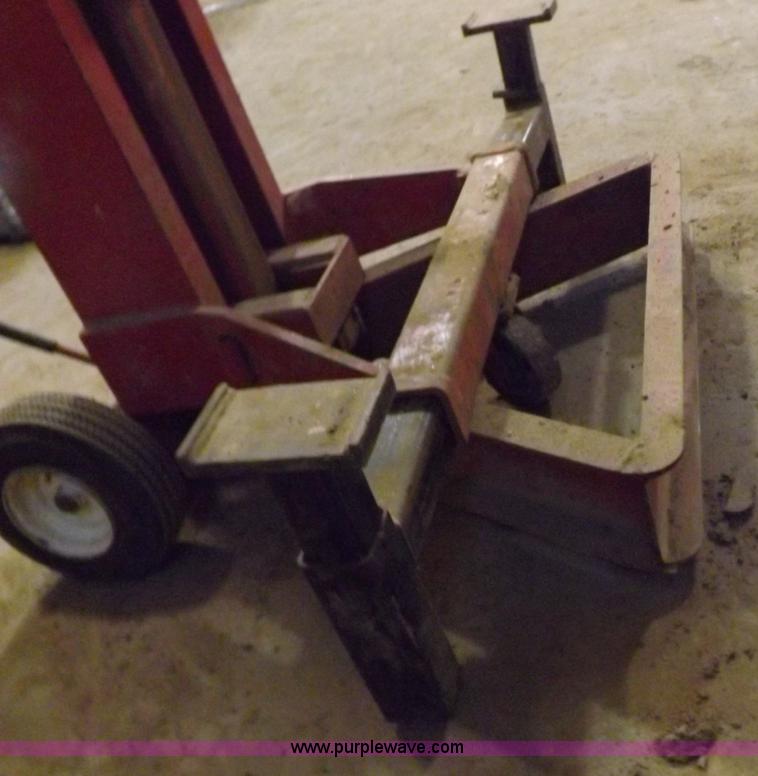 image for item J9172 Norco 10 ton air lift jack