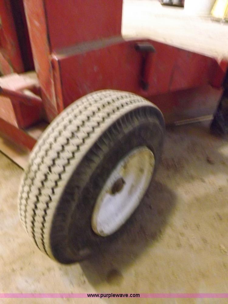 image for item J9172 Norco 10 ton air lift jack