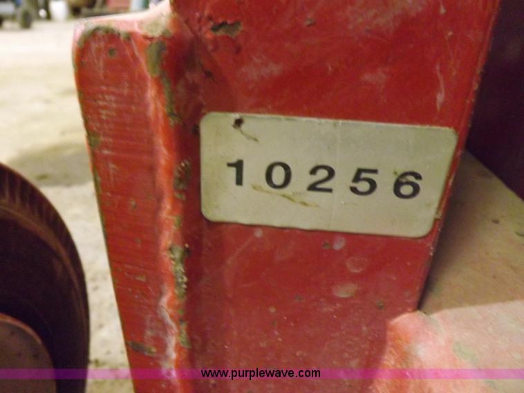 image for item J9172 Norco 10 ton air lift jack