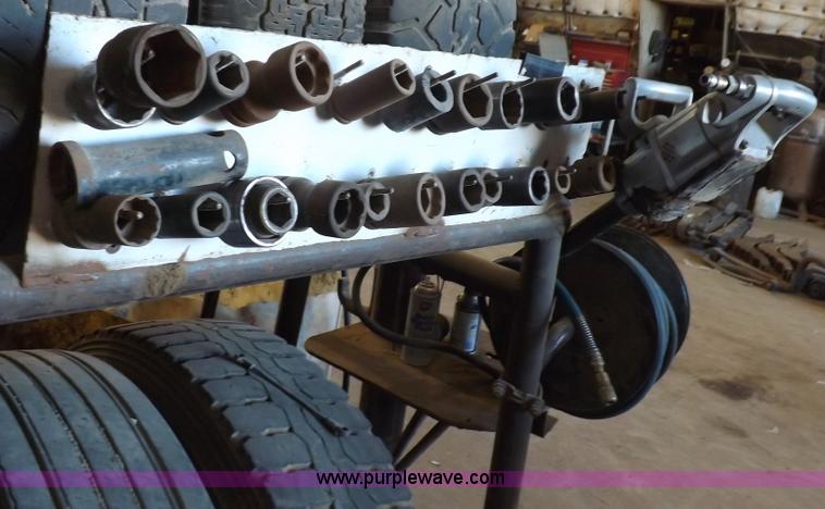 image for item J9177 Ingersoll Rand 1" impact gun