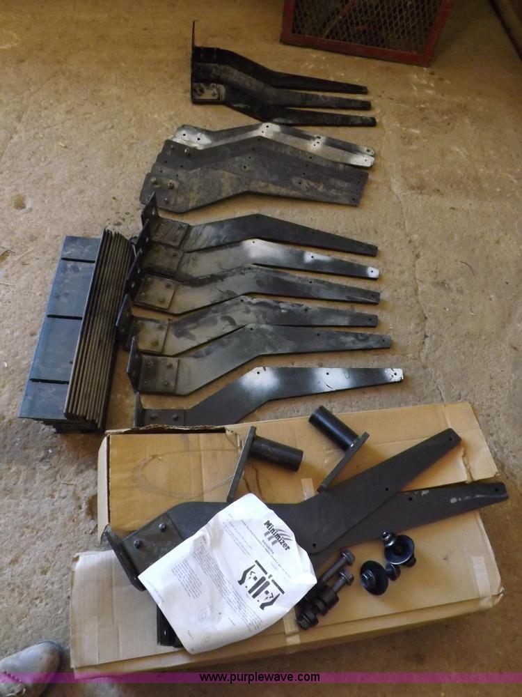 image for item J9188 (2) minimizer poly fender hardware kits