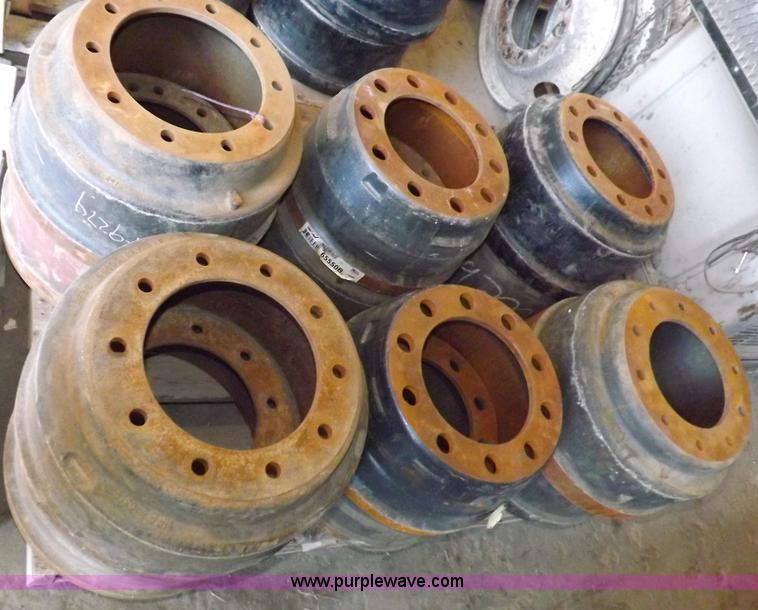 image for item J9189 Various Mack and other automotive parts