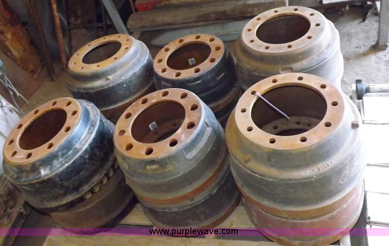 image for item J9189 Various Mack and other automotive parts