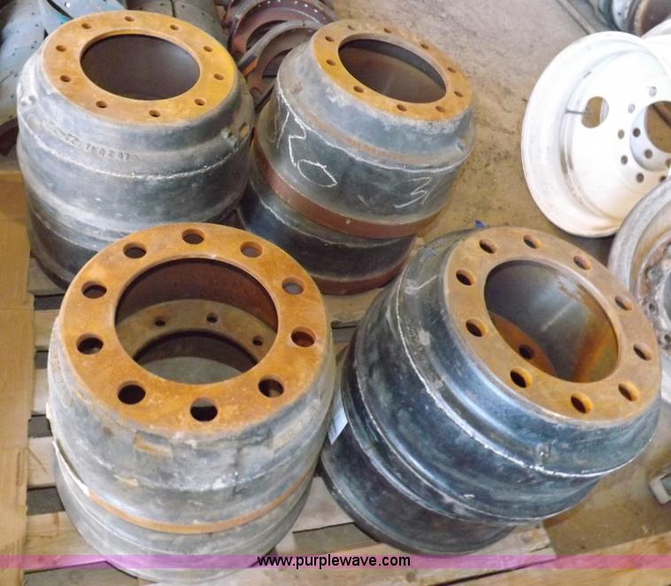 image for item J9189 Various Mack and other automotive parts