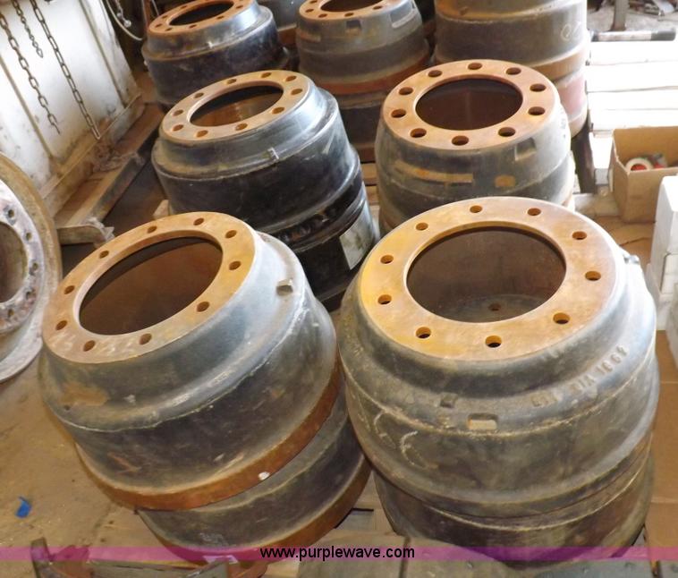 image for item J9189 Various Mack and other automotive parts