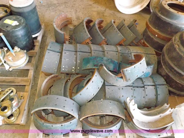 image for item J9189 Various Mack and other automotive parts