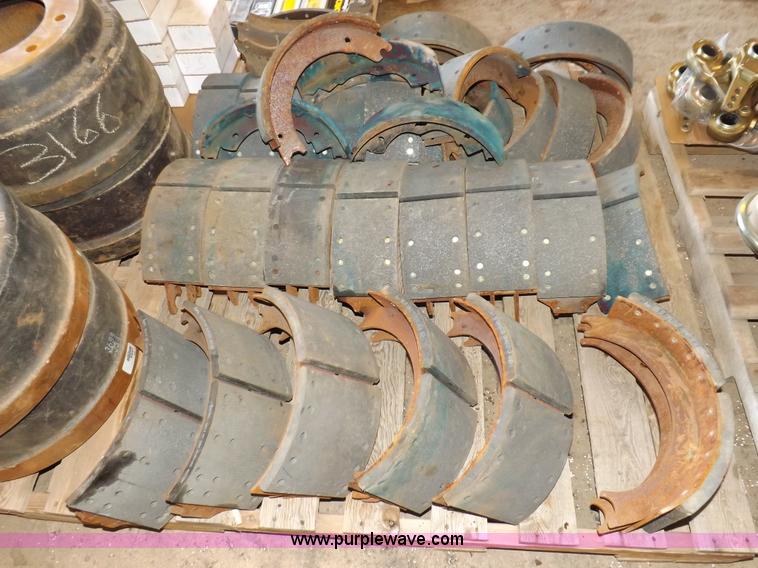 image for item J9189 Various Mack and other automotive parts