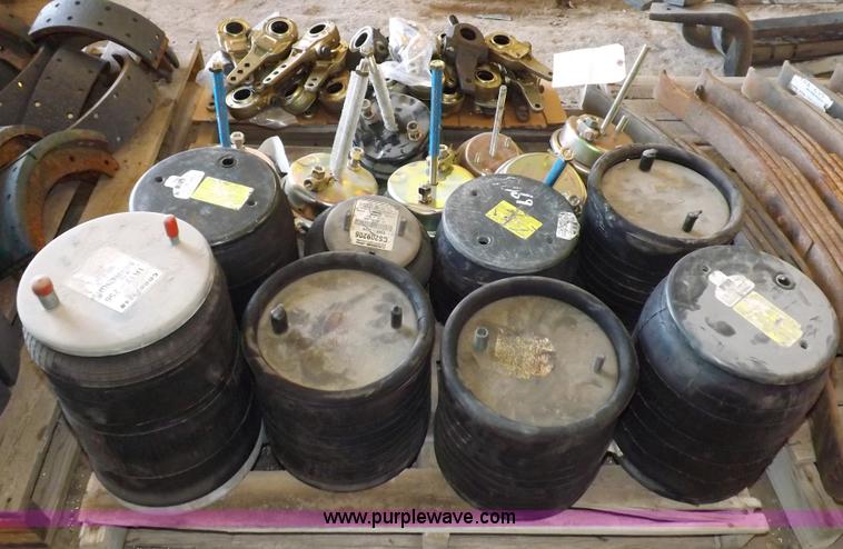 image for item J9189 Various Mack and other automotive parts