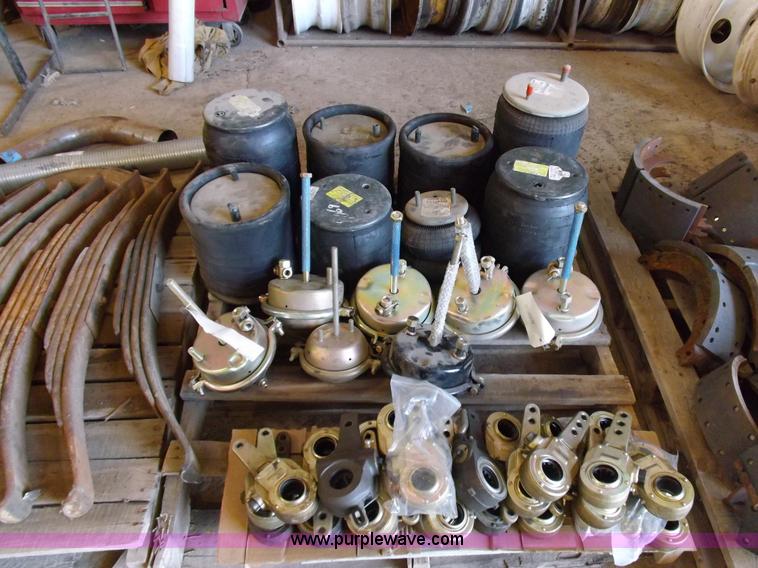 image for item J9189 Various Mack and other automotive parts