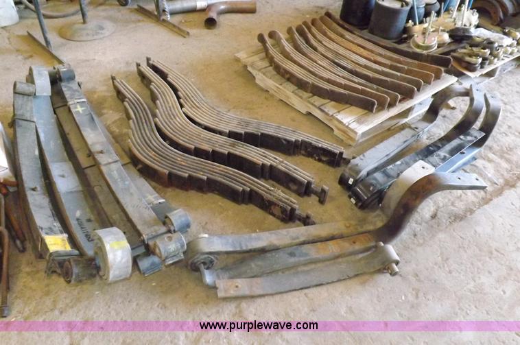 image for item J9189 Various Mack and other automotive parts