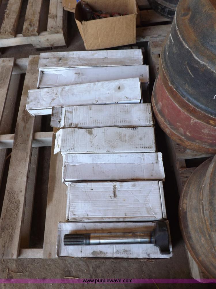 image for item J9189 Various Mack and other automotive parts