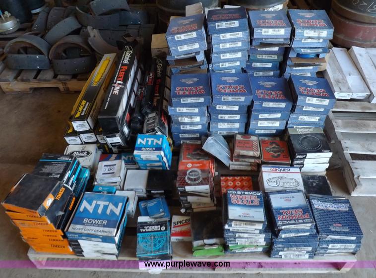 image for item J9189 Various Mack and other automotive parts