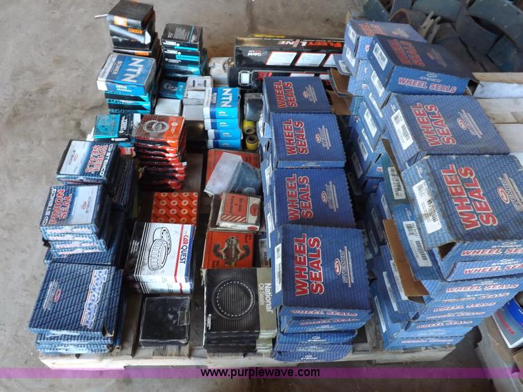 image for item J9189 Various Mack and other automotive parts