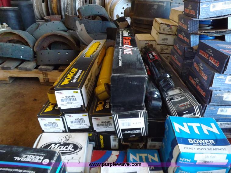 image for item J9189 Various Mack and other automotive parts