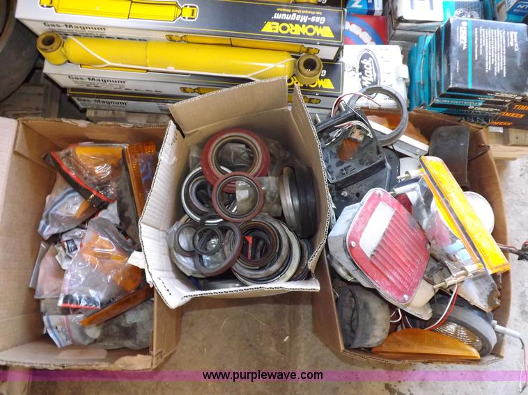 image for item J9189 Various Mack and other automotive parts