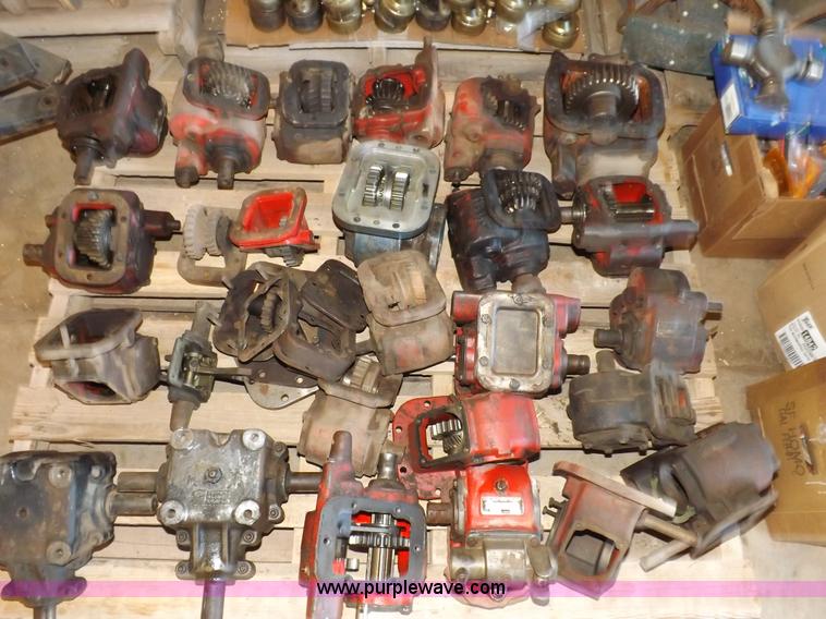 image for item J9189 Various Mack and other automotive parts