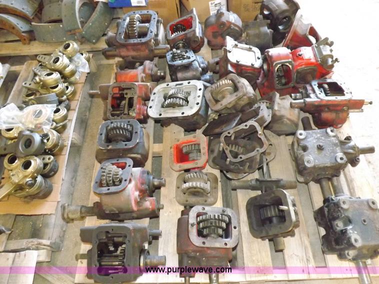 image for item J9189 Various Mack and other automotive parts