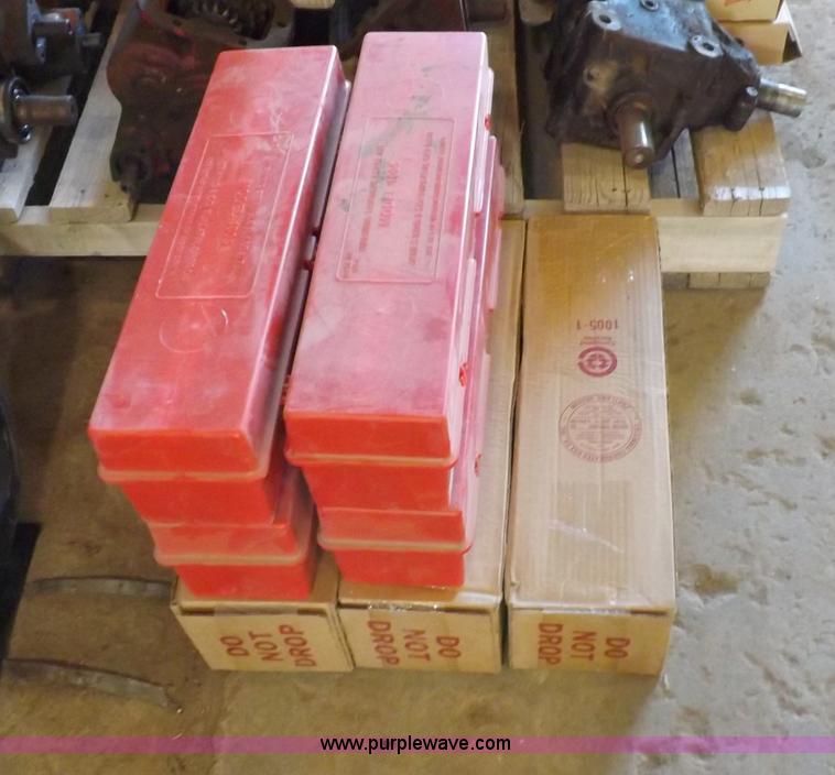 image for item J9189 Various Mack and other automotive parts