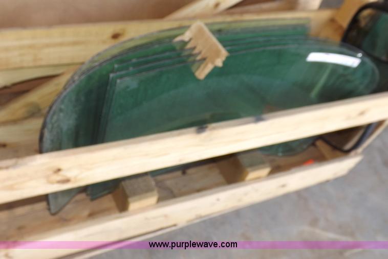 image for item J9190 Mack window glass