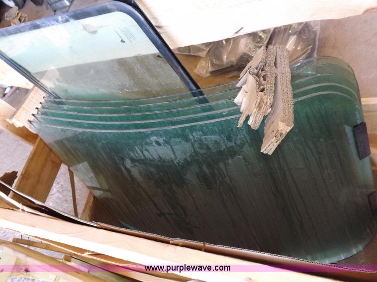 image for item J9190 Mack window glass