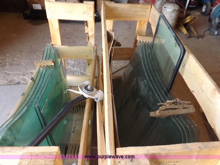 image for item J9190 Mack window glass