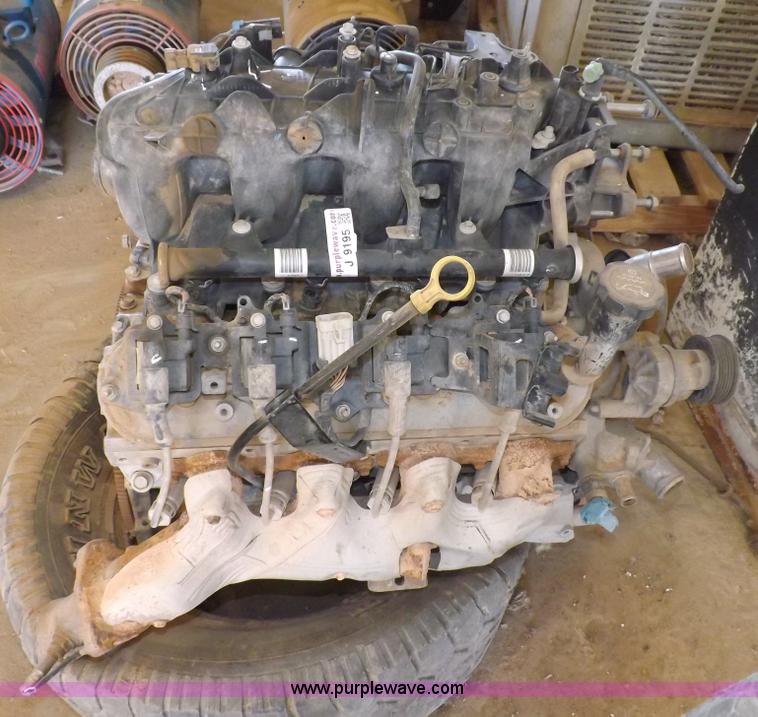 image for item J9195 Chevrolet 6.0L eight cylinder gas engine
